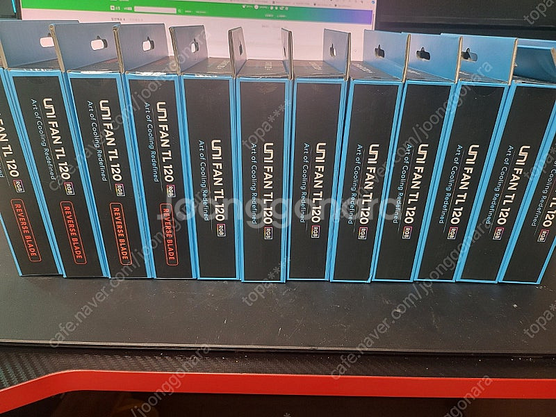 Lian Li 120MM 팬 및 스트리머케이블 V2 8핀 커세어 옵시디언 1000D 480 트레이 2개 팝니다--1