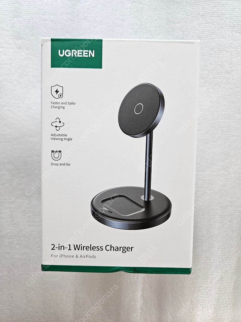 유그린 Ugreen 2in1 맥세이프 마그네틱 PD 무선 고속충전기 신동품 풀박스 이제품의 장점은 핸드폰과 무선 이어폰이나 핸드폰 2대를 동시에 충전이 가능합니다 유그린 제품