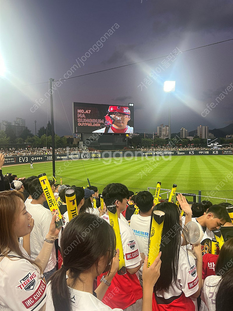8.1(목) 기아 두산 응원석 k8 연석팝니다--0