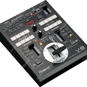 Roland V-8