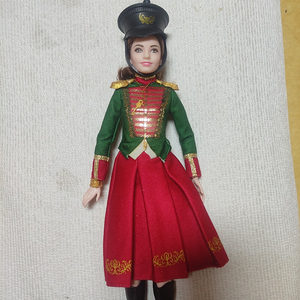 바비 The Nutcracker and The Four Realms Clara Toy Soldier Doll