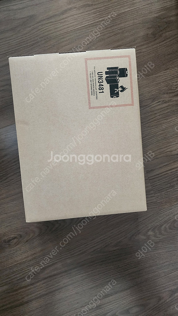 14인치 m3 맥북프로 실버 1tb 새제품팝니다--1