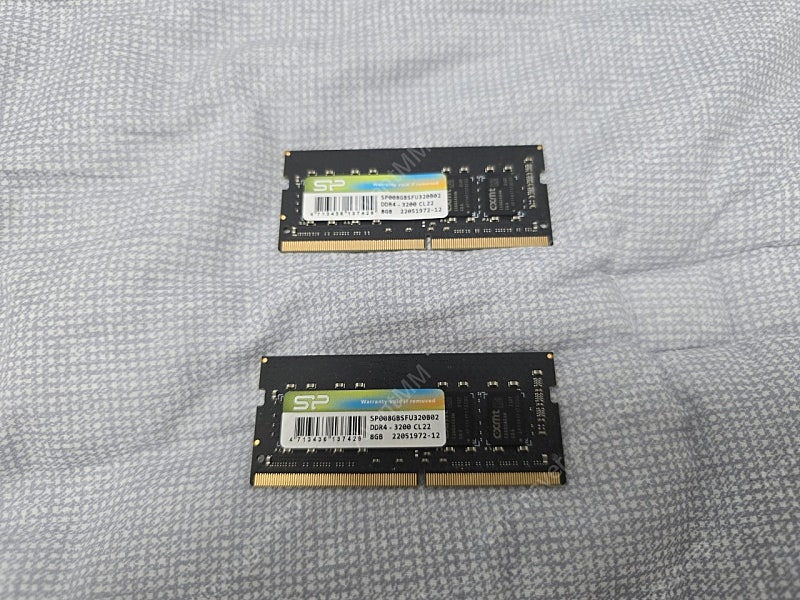 실리콘파워 노트북용 램 ddr4 3200 8gb×2 16gb 팝니다.