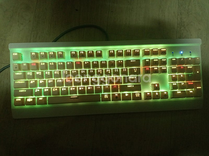 앱코 해커 RGB K600 기계식 키보드--1