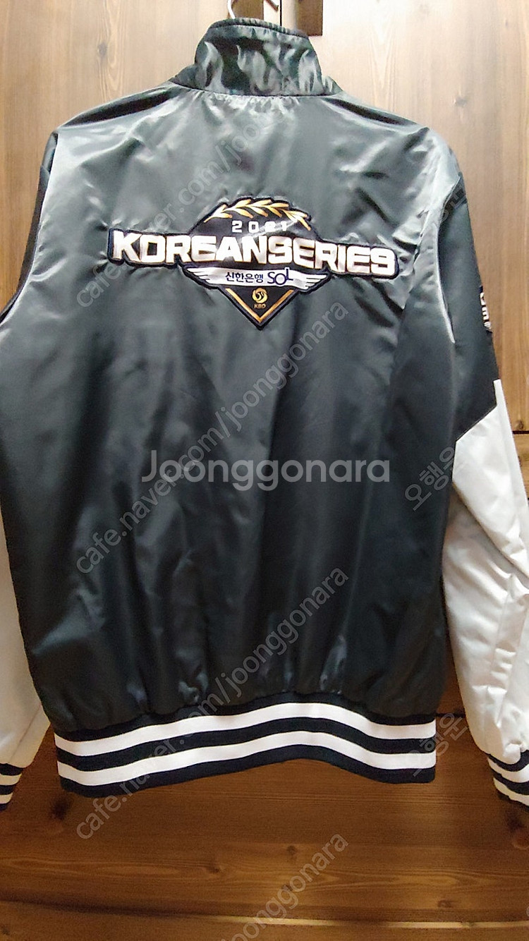 KBO 한국시리즈 야구 점퍼와 모자--2