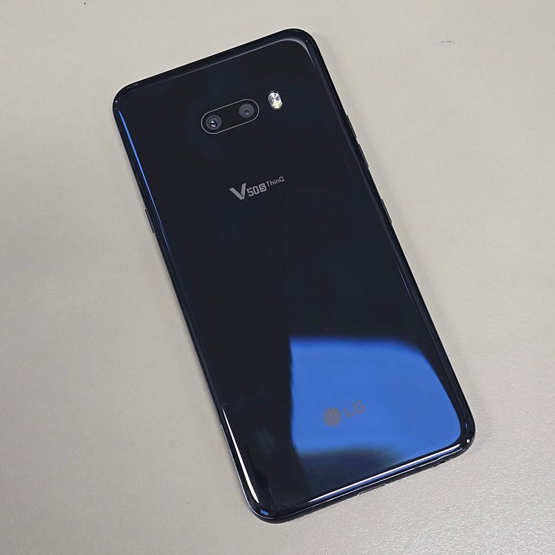 LG V50S 블랙 256기가 미세파손 가성비단말기 8만에 판매합니다