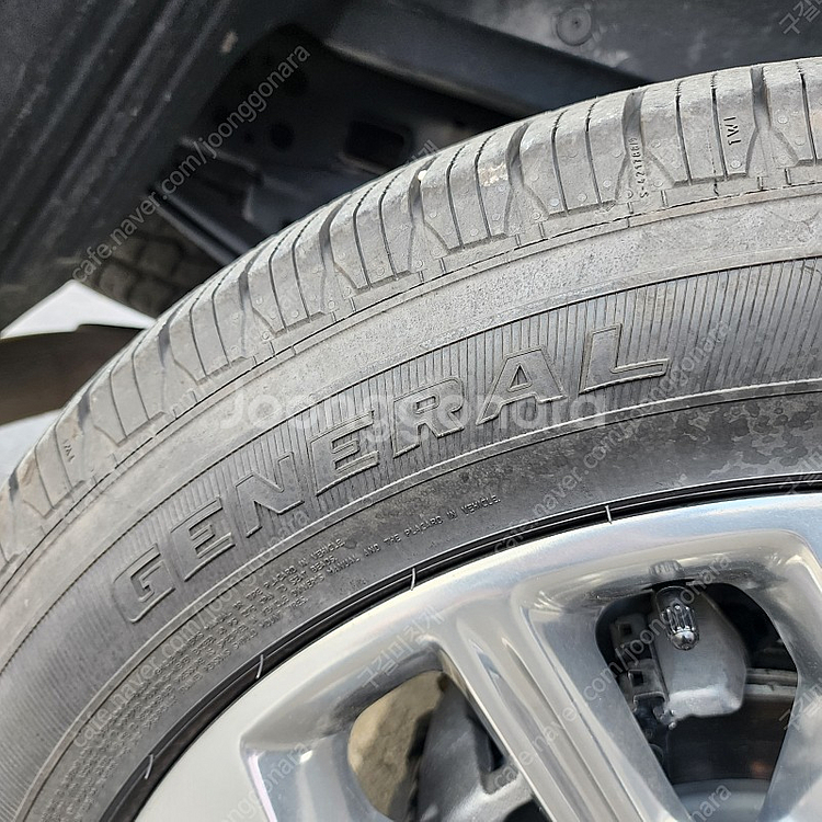 275 50 22 타이어 한대분 판매합니다 .--5