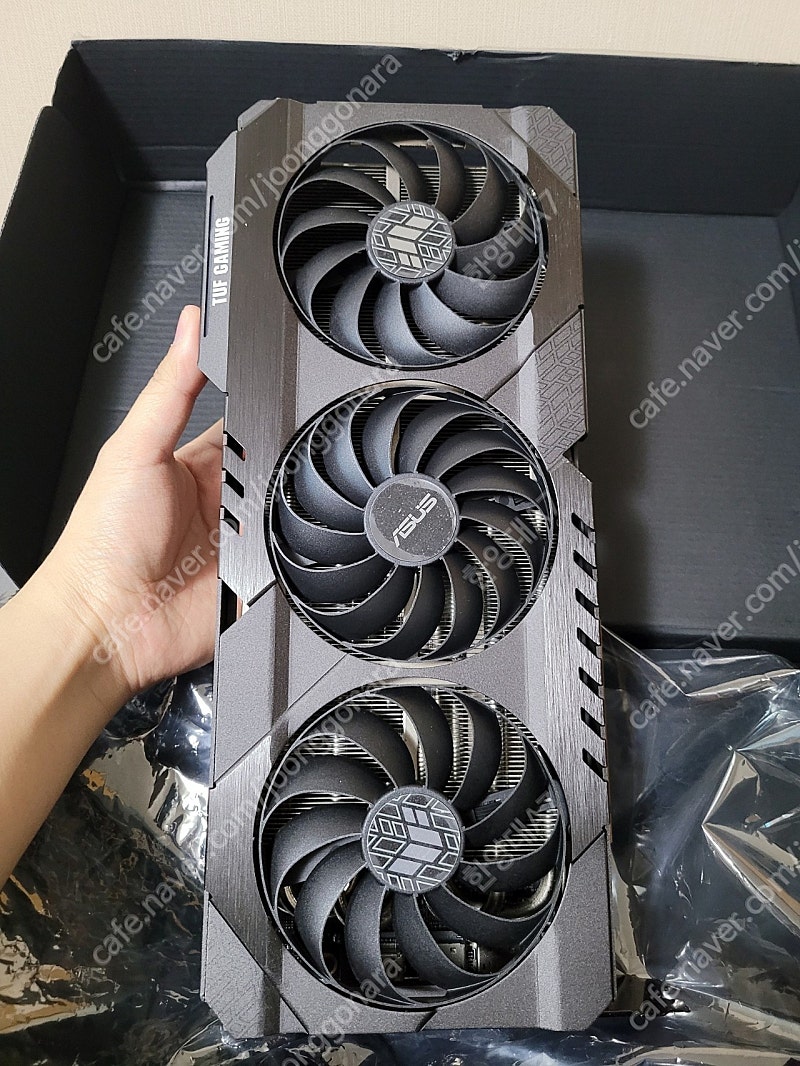 라데온 RX6800 16G TUF 그래픽카드