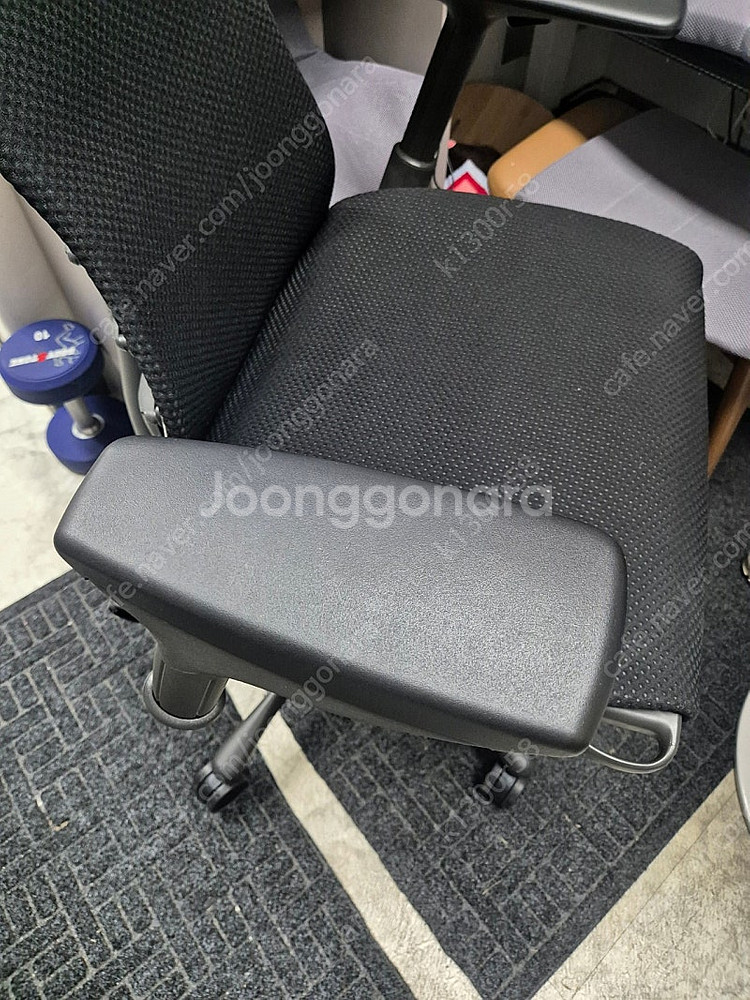 허먼밀러 엠바디--1