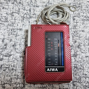 AIWA 워크맨 HS-P6 RED 색상 정상작동품 판매합니다.