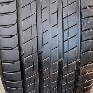 아우디 Q5 255/45 R20 22년식 출고중고타이어