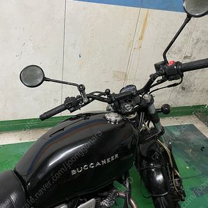 부캐너 125cc 유광블랙 2020년형 싸게 내놓습니다.