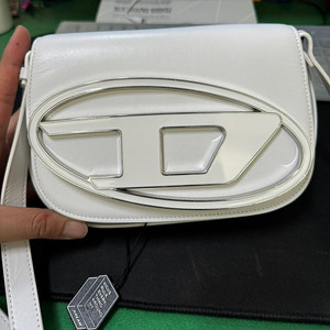 디젤 1DR 숄더백 인 나파 레더 화이트 판매 합니다. (Disel 1DR Shoulder Bag in Nappa Leather White