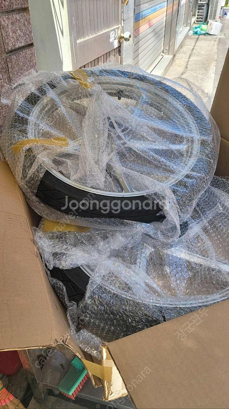 혼다 수퍼커브 순정 휠.타이어 한조 10만.착불--0