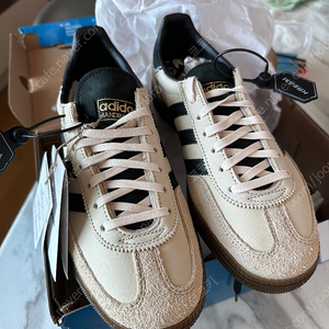 (새상품)아디다스 스페지알 235Spezial Handball Wonder White Core Black