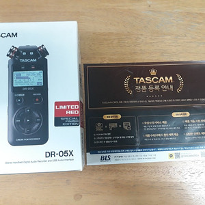 Tascam 핸디 레코더 DR-05XR 레드버젼 미개봉제품 입니다