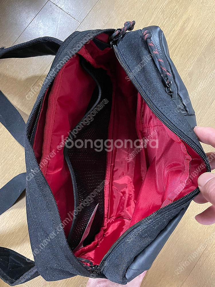 일본 직구로 구매한 컬럼비아 슬링백팝니다--2
