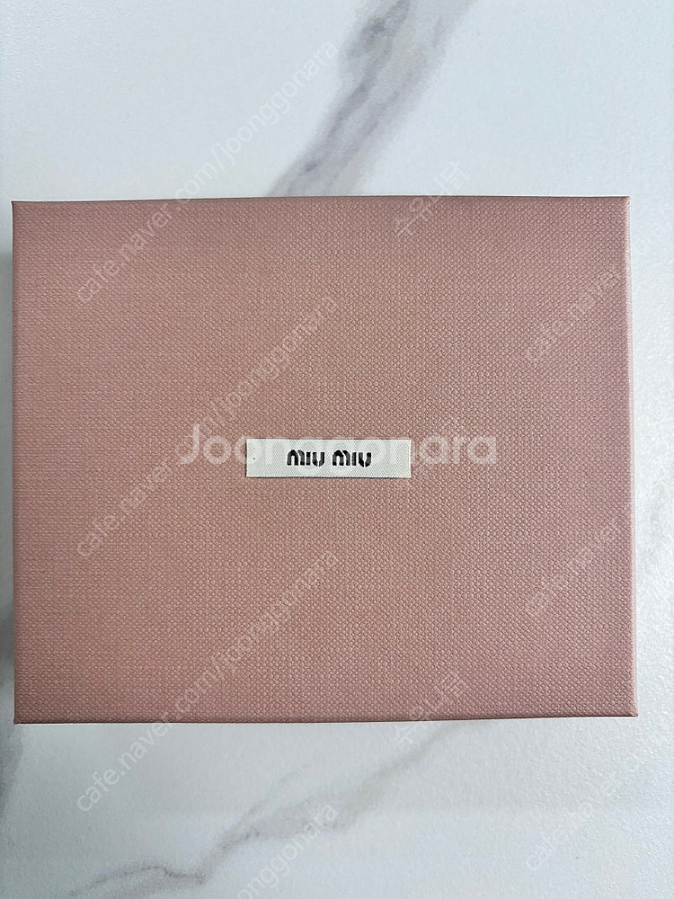 미우미우 마테쎄라 나파 카드지갑 판매합니다.--4