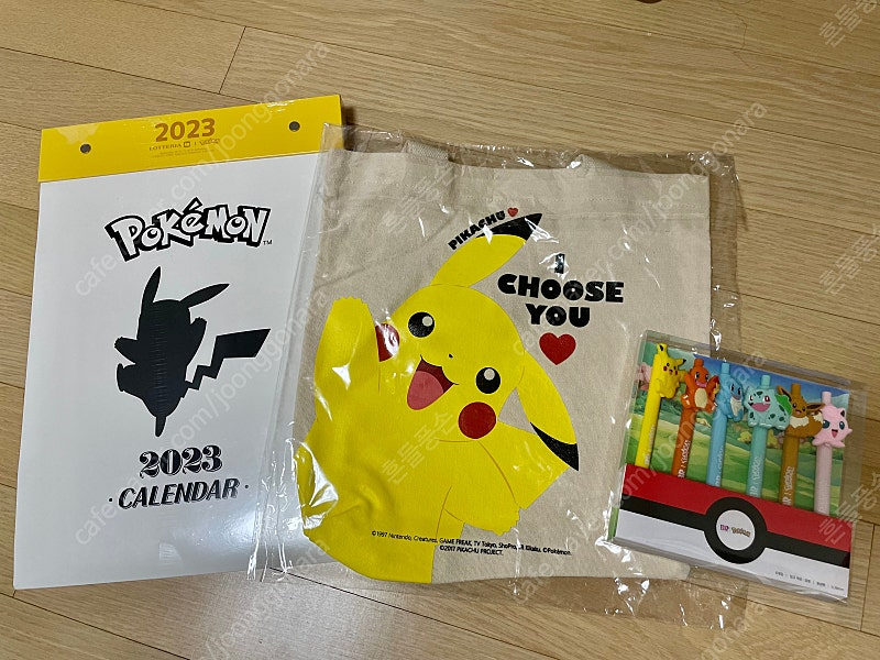 포켓몬스터 굿즈 라프라스 키체인, 피카츄 에코백, 메타몽 애플워치 케이스, 블래키펜, 데스크 매트, 팔찌 등 판매 이미지