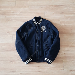 아베크롬비. IndianFalls varsity wool bomber jacket. 인디언폴스 바시티 울 봄버자켓. S 95사이즈.