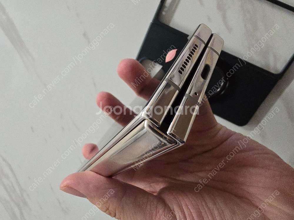 갤럭시 폴드4 베이지 512GB 올갈이 민트급 컨디션--1