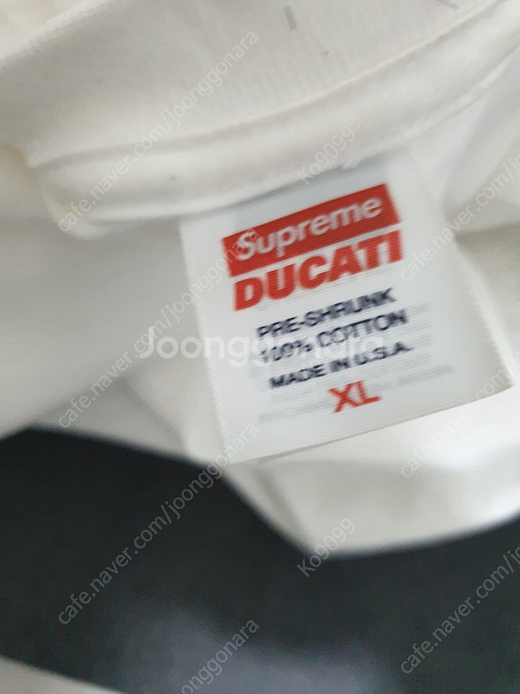 슈프림 x ducati 반팔팝니다--4