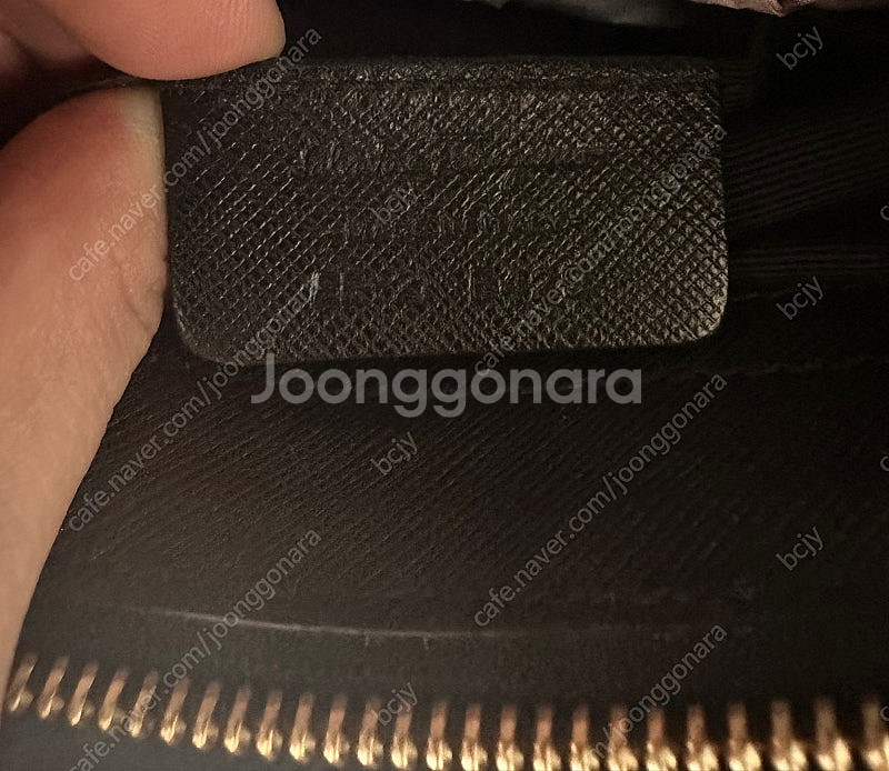 정품)페라가모 사피아노 트리밍 나일론 미니백--9