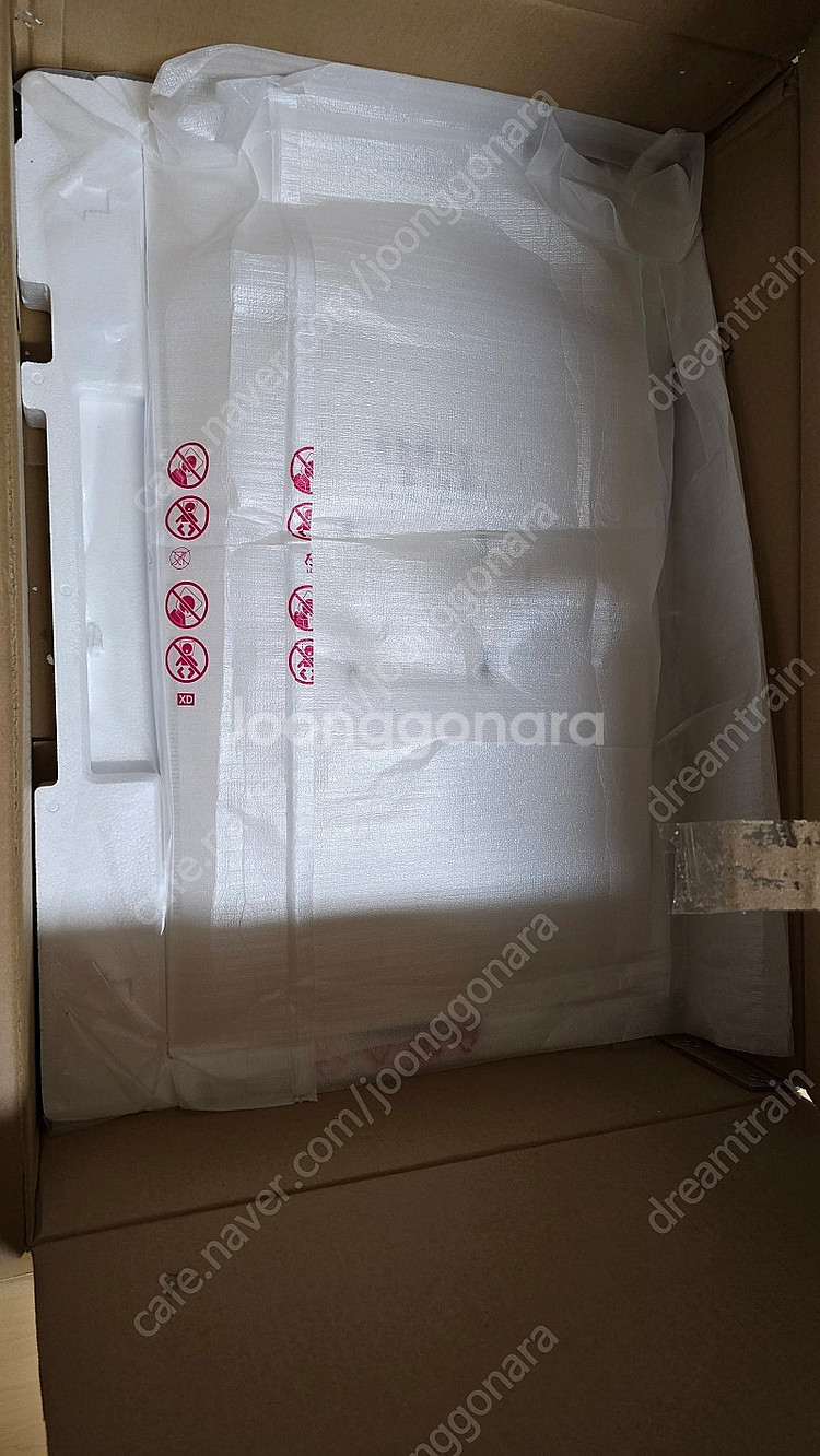 LG 4K 모니터 27UQ850W 팝니다.--1