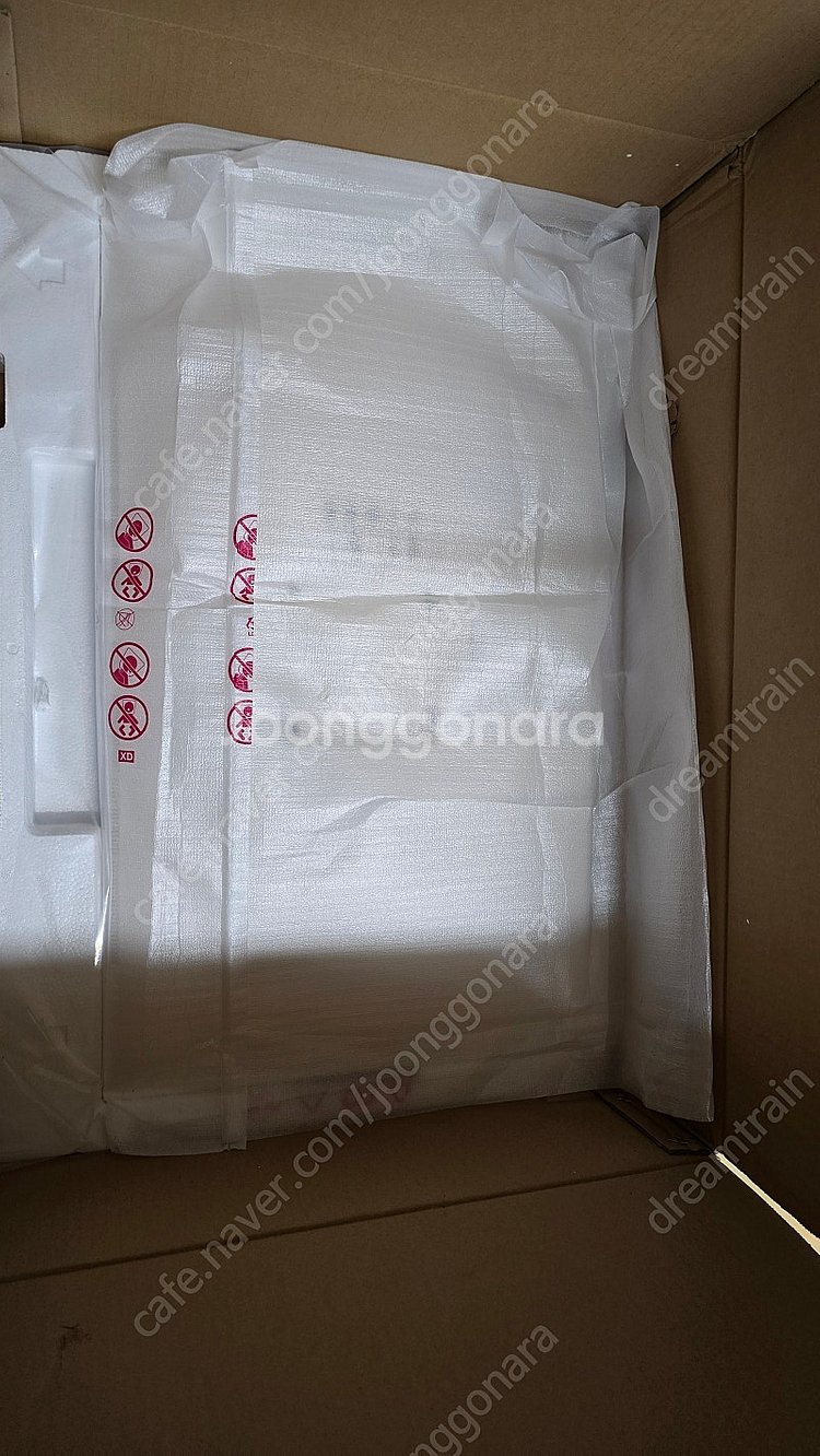 LG 4K 모니터 27UQ850W 팝니다.--2