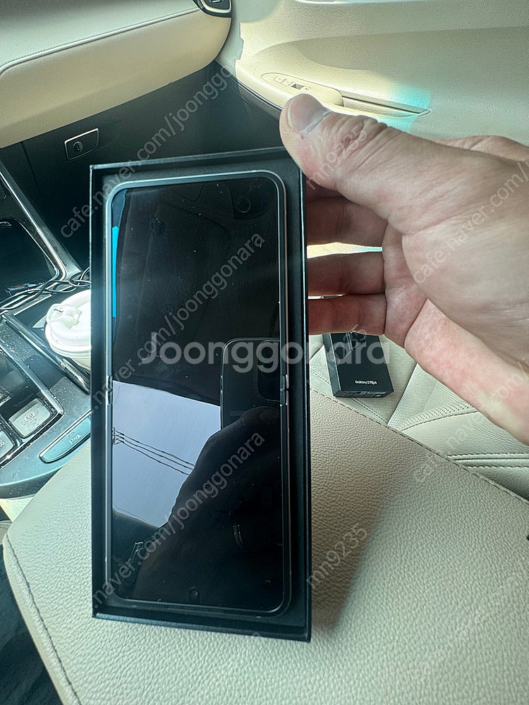 갤럭시 Z플립 6 실버쉐도우 256GB--1