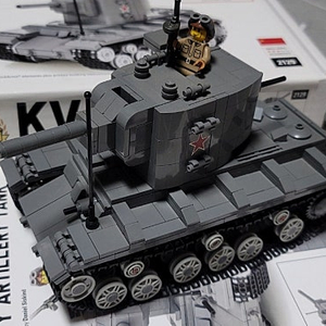 레고 브릭매니아 brickmania KV-2 Heavy Artillery Tank 팝니다.