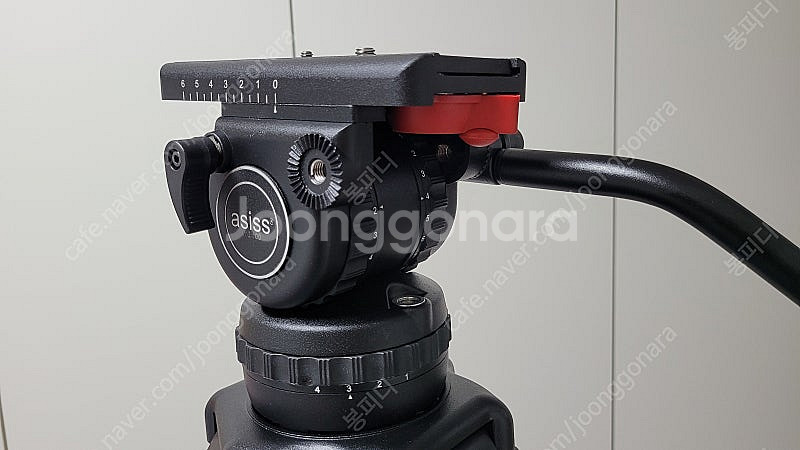 [새제품] 셔틀러 스타일 카본3단 삼각대. 어시v12 페이로드 13kg - 안심되는 중고거래