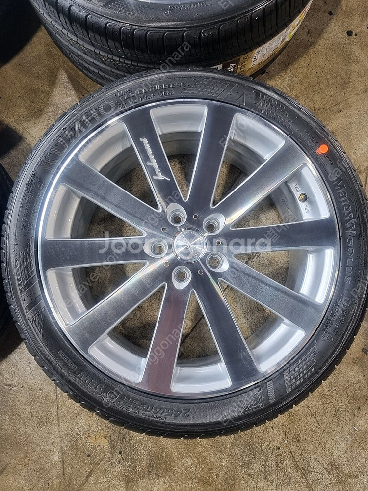 [판매] 제네시스.DH.G80.스팅어.G70 19인치휠타이어셋트팝니다 2454019 2753519--2