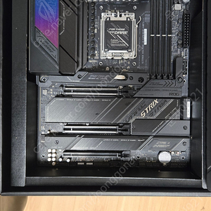 3주쓴 ASUS ROG STRIX X670E-E 팝니다.