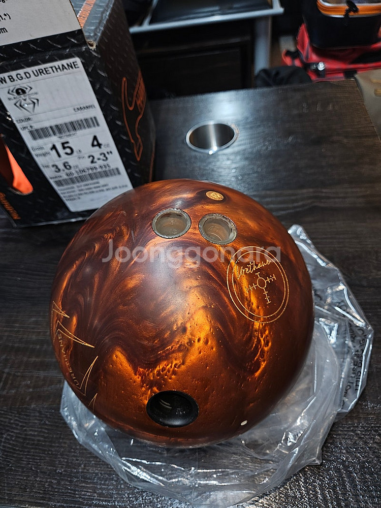 볼링공 블랙위도우 버건디우레탄 15파운드 팝니다--1