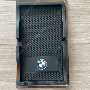 BMW 차량용 논슬립 스마트폰 거치대 새상품