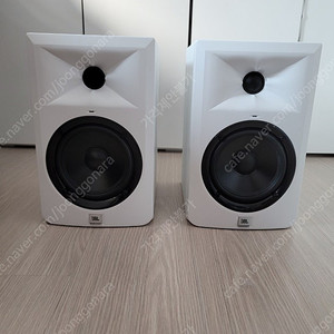 JBL LSR 305 한정판 화이트 5인치 액티브 스피커 1조 (2통)