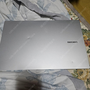 삼성 갤럭시북2 프로 노트북 nt950xee-kc58s i5-1240 램8기가 ssd 256 위에 작은찍힘