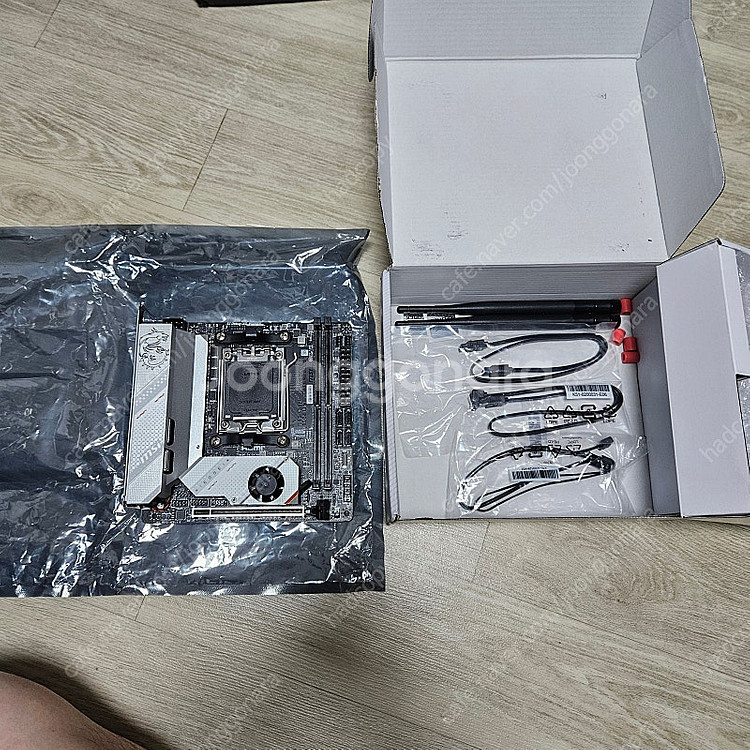 msi b650i 보드 팝니다.--2