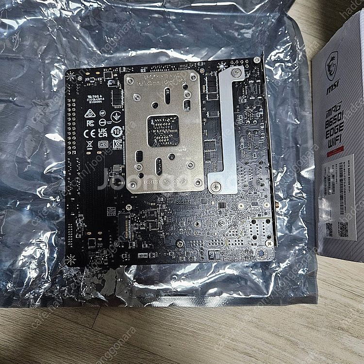 msi b650i 보드 팝니다.--3