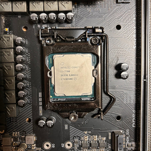 인텔 cpu i7 7700 + z270 세트로 팔아봅니다.