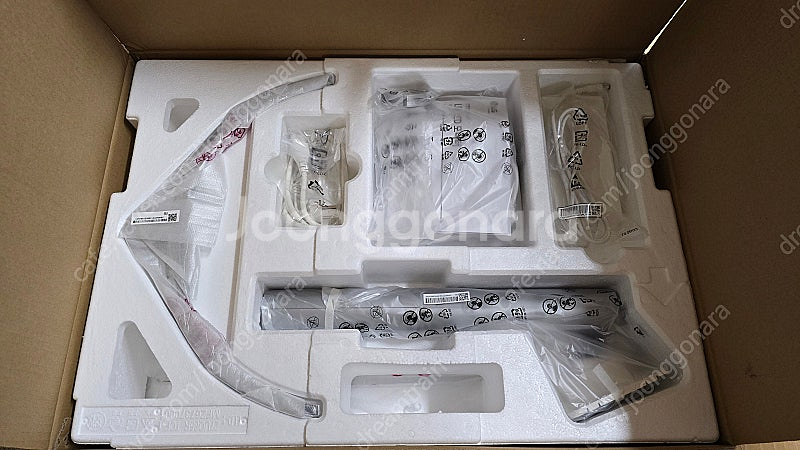 LG 모니터 27UQ850W 팝니다.--3