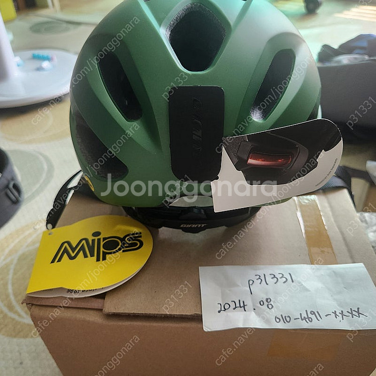 새제품 자이언트 콤펠 Mips 자전거 헬멧 팝니다. 5...--1