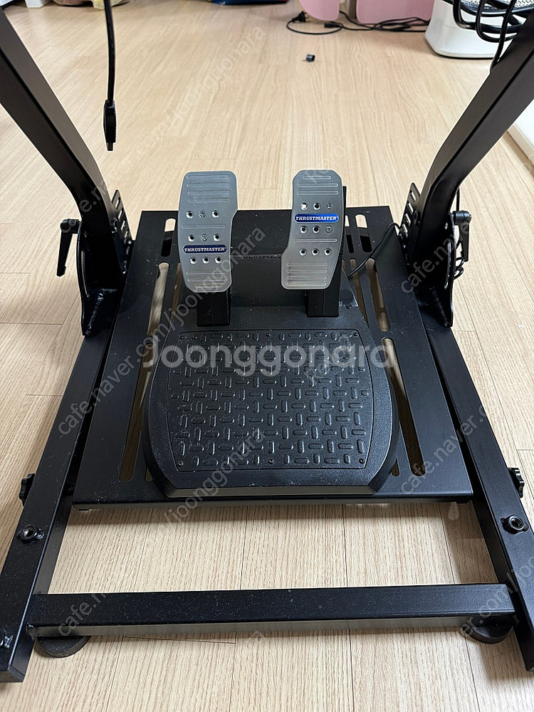 트러스트마스터 T300 RS 거치대 포함--5