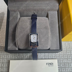 펜디 FENDI 카멜레온 시계 펜디우먼스 시계 (정품) 가죽시계 네이비 여성명품시계 판매