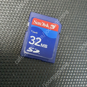 sd카드 32mb 팔아요. 32기가 아님 32메가 32m 팔아요.​사진참조 옛날 디카 등등