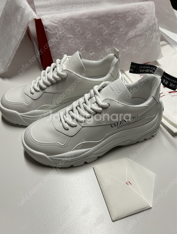 발렌티노 검보이 반시 여성 스니커즈 운동화 235 (풀박 새제품)--2