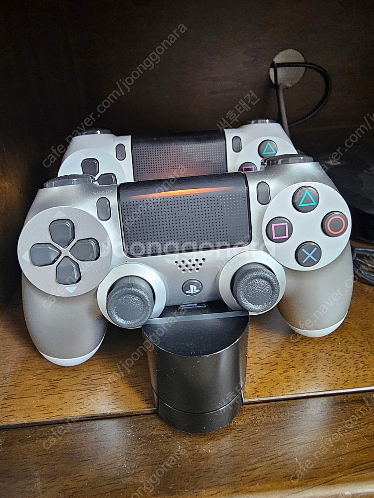 플스 4PRO 1TB + 듀얼쇼크2개 + 충전거치대 + 인기게임팩(해리포터, 오버쿡, 더쇼, 피파, GTA 등)--2