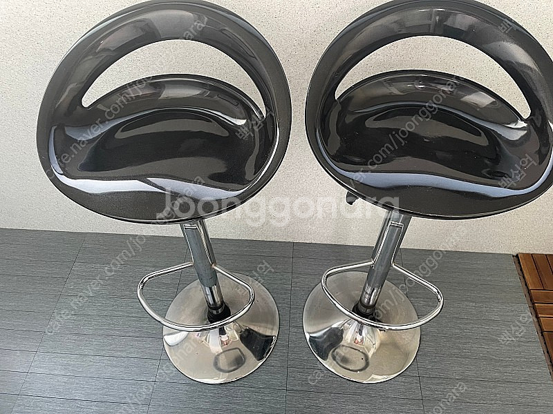 바테이블 의자 2개 /4만 거의새것, 활용도 좋고 블랙이라 예쁨 부피가있어서 직거래선호--2