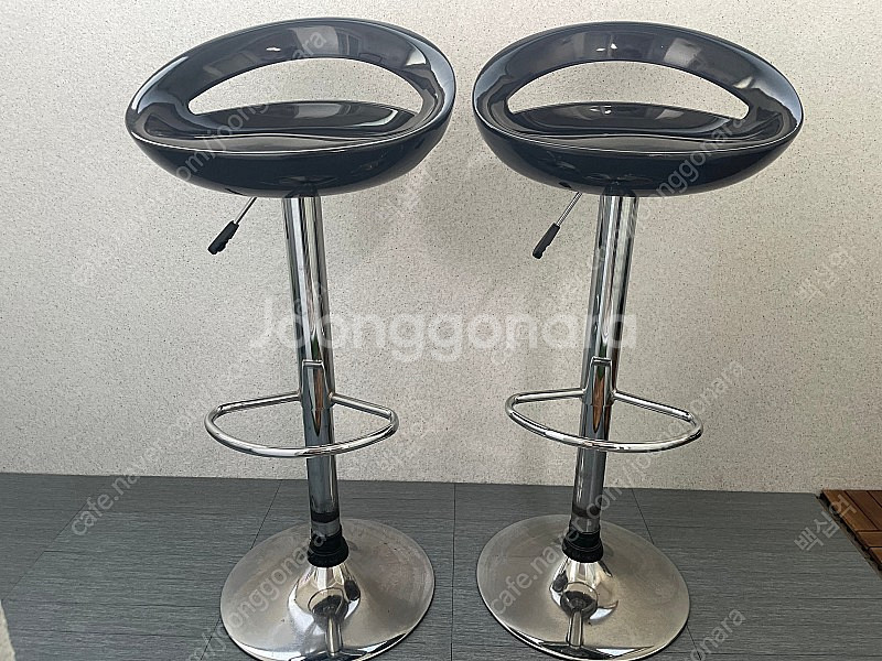 바테이블 의자 2개 /4만 거의새것, 활용도 좋고 블랙이라 예쁨 부피가있어서 직거래선호--3